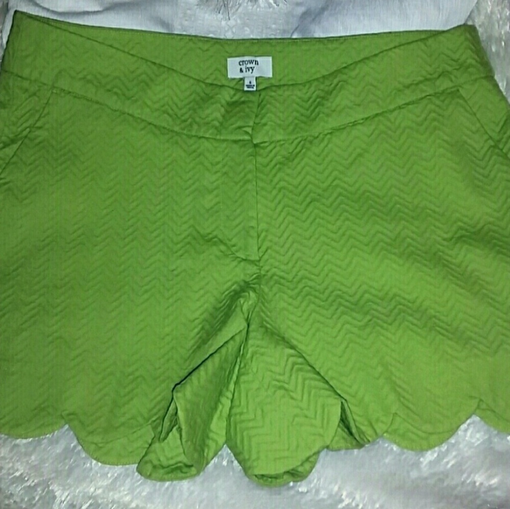 New textured Crown & Ivy Green Shorts sz 8